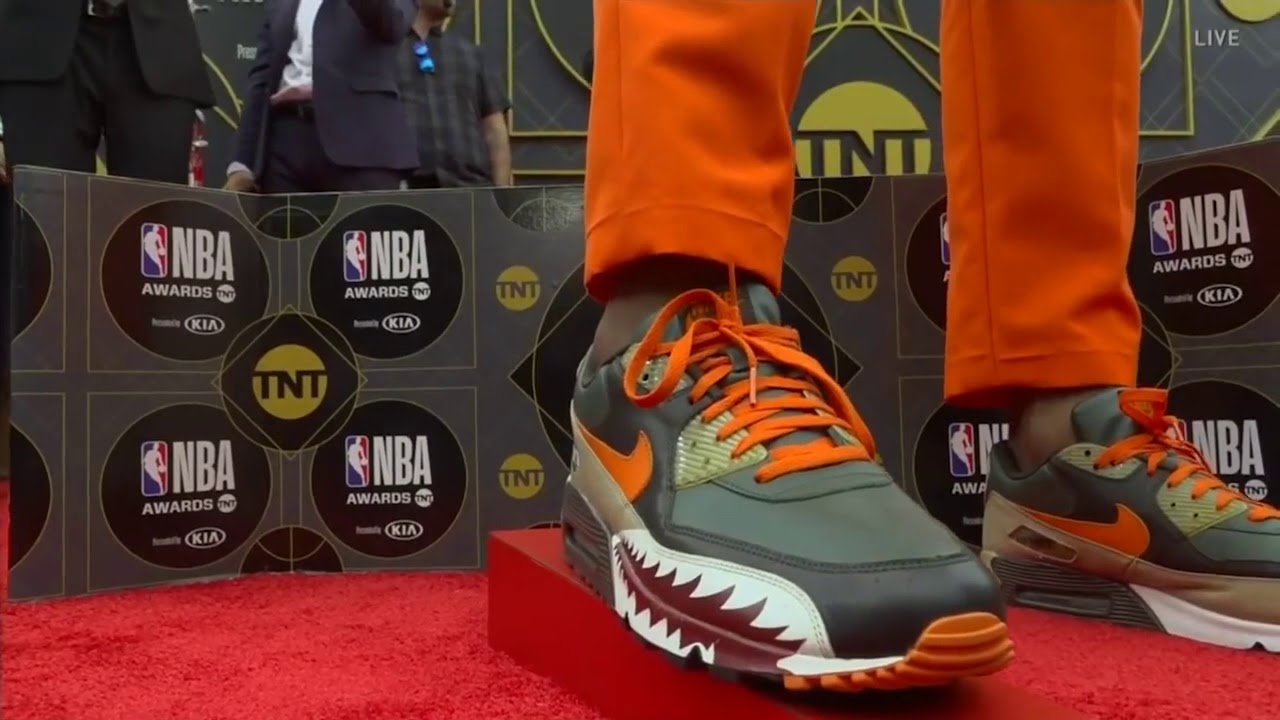 Pj Tucker Shows His Sneaker King Trophy 2019 Nba Awards