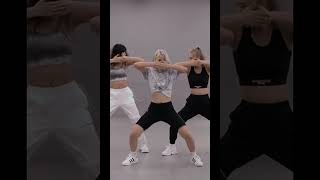 Itzy - Not Shy Mirrored Main Focus