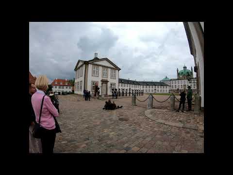 วีดีโอ: คำอธิบายและภาพถ่ายพระราชวัง Fredensborg (ช่อง Fredensborg) - เดนมาร์ก: Hilerod