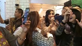 Paramitha Rusady bersama nia daniati dan ita purnama sari nyanyi lagu dangdut...