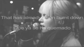 Video thumbnail of "Lily Allen - Going To A Town (Lyrics) Sub-Español"