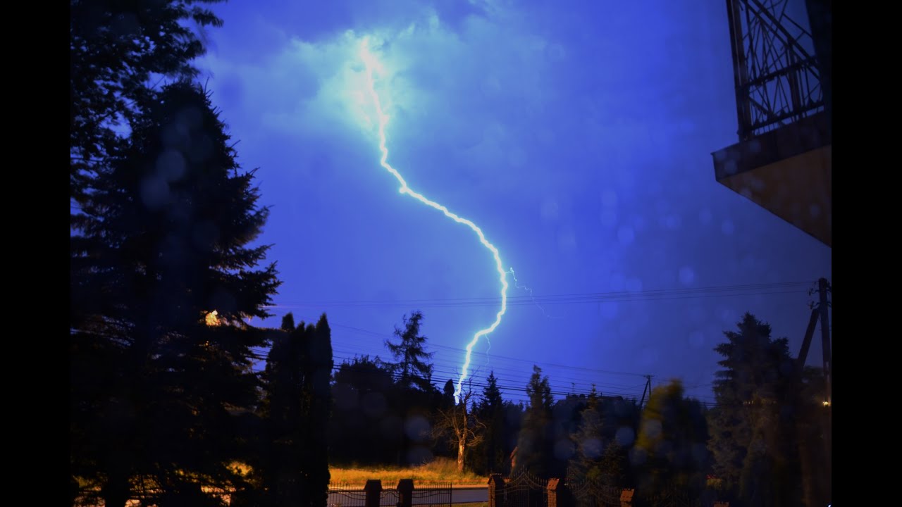 Silne Burze - ( shelf cloud , potężne pioruny ) - 19/20.07.2015.r. - ( Okolice Rzeszowa )
