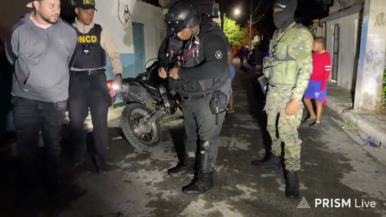 Recorrido de la policia en barrios de san francisco de macoris