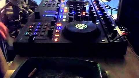 Cue Point Juggle Mix using the Traktor Kontrol s4 by Mr.Legacy
