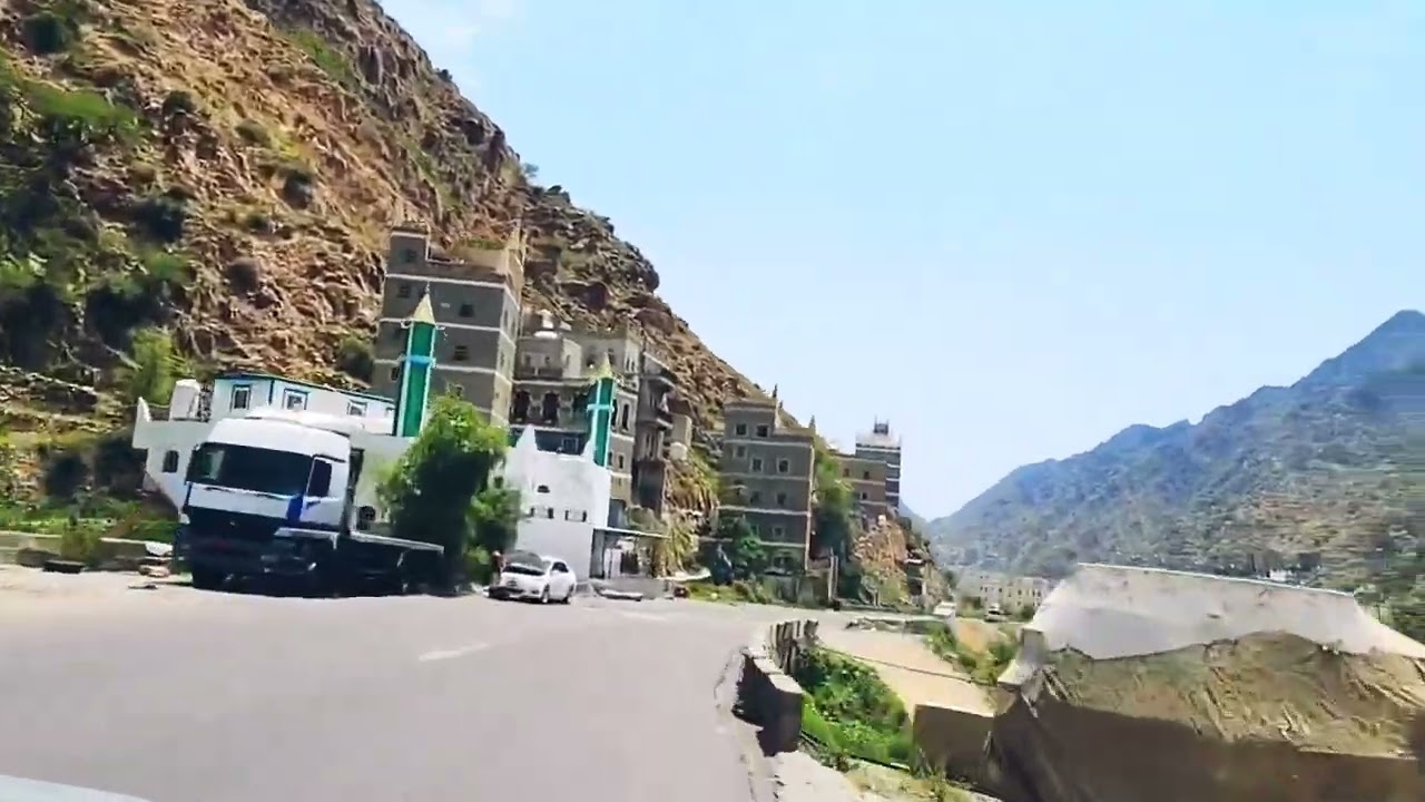 الخالدي قال فكو القيد من ساق رجلي وادي يهر