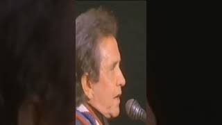 Johnny Cash introduces Folsom Prison Blues at Nassau Coliseum #thehighwaymen #folsomprisonblues