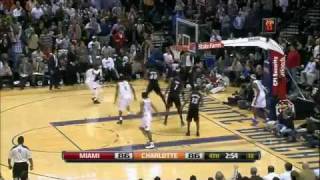 Lebron with an amazing pass to Wade off the Chris bosh block !