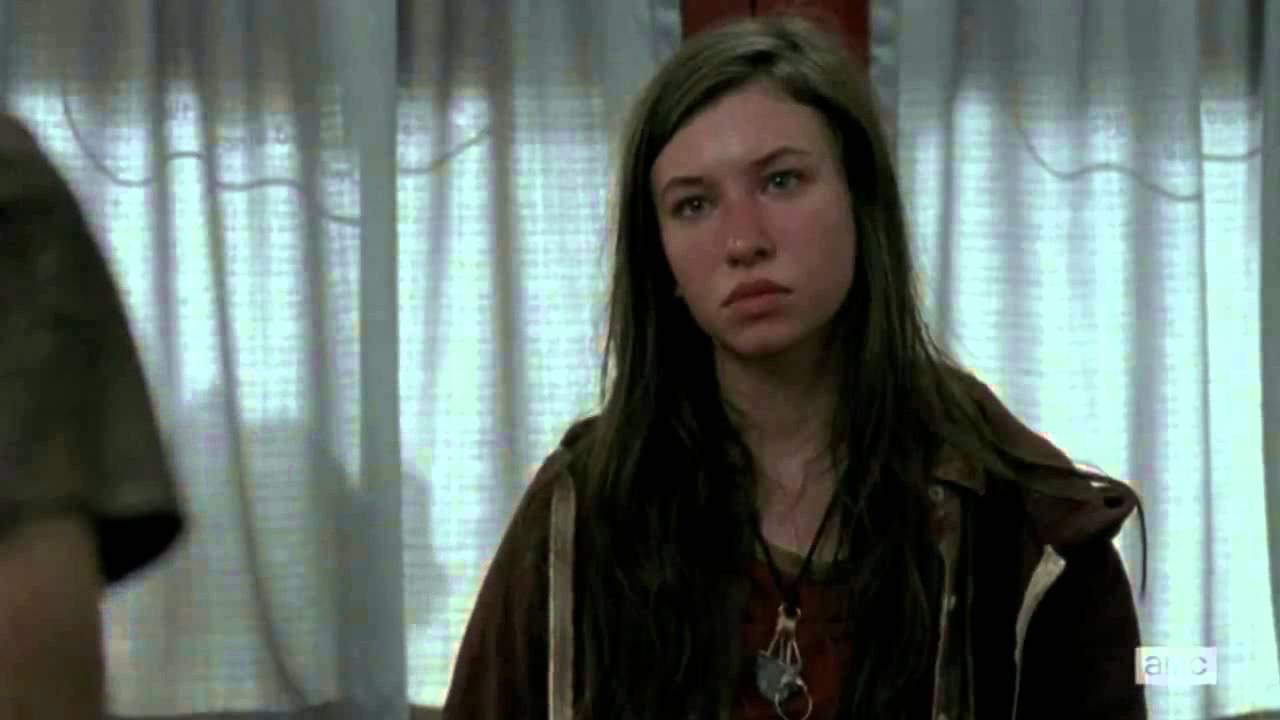 THE WALKING DEAD Enid Points Gun. Season 6 Ep 7 YouTube