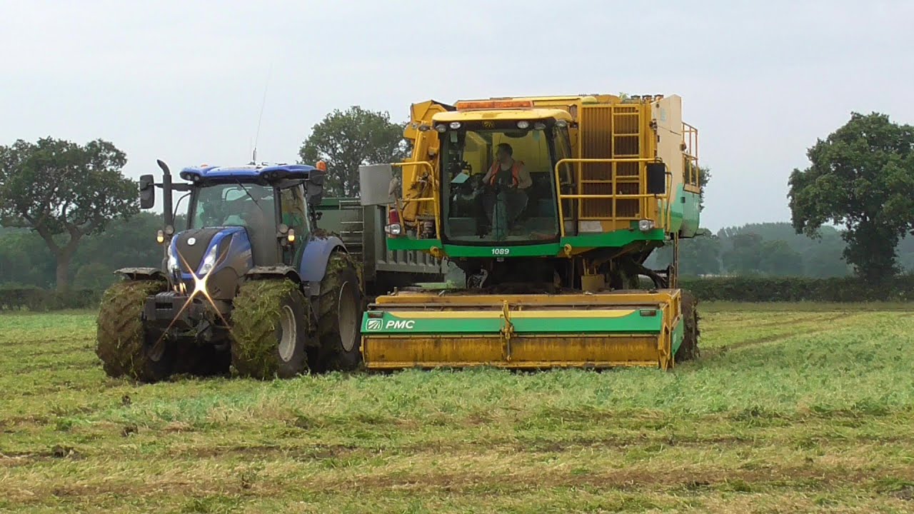 pea vining { harvesting in uggeshall suffolk 2019 } - YouTube