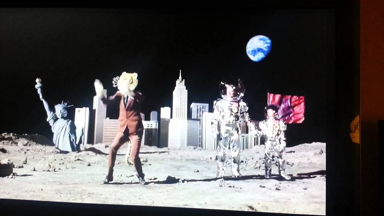 Japanese ultrabook commercial sounds mighty Jewish