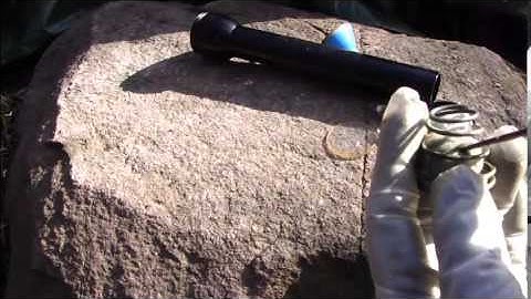 How to disassemble and replace bulb MagLite flashlight