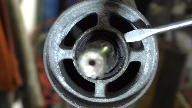 Replacing outboard oil seals the hack way - YouTube
