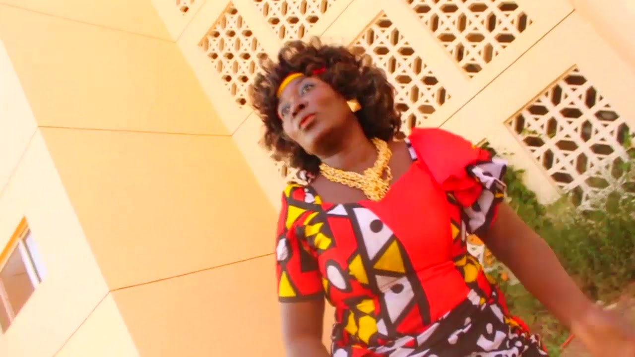 Papa Lukoki José Feat Mama Bijoux Nkango Boca Aberta (Vídeo oficial)