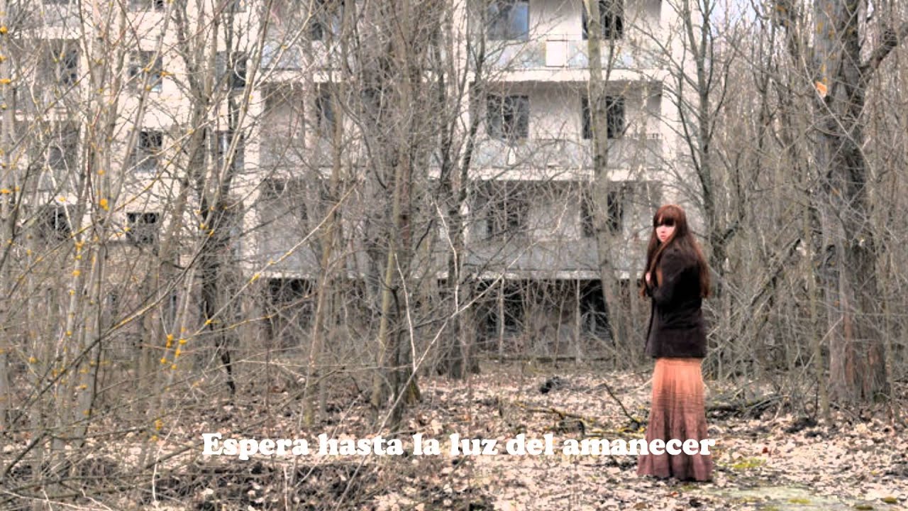 В чернобыле жить нельзя. Припяти зона отчуждения призраки. Город Припять сейчас живут люди. Чернобыль зона отчуждения 1986. Припять зона отчуждения люди.