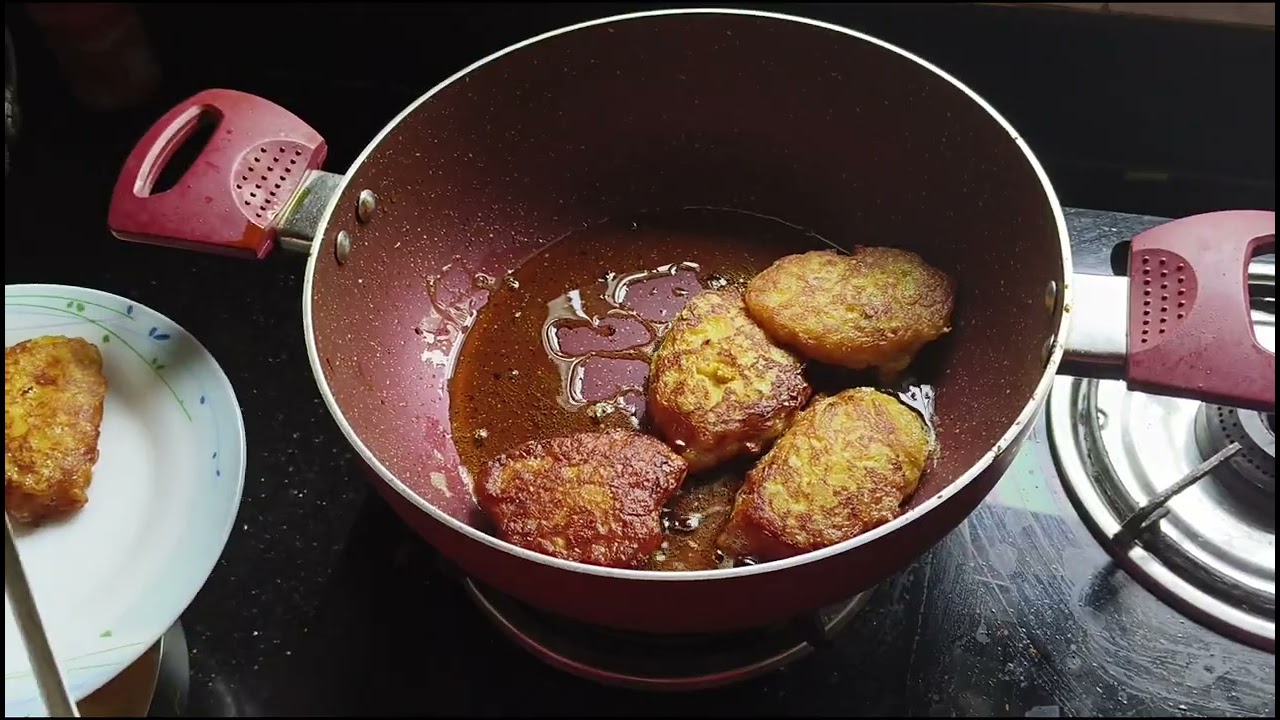 Dim Aloo Mix Kore Bhaja Tarpor Curry | Unique Recipe