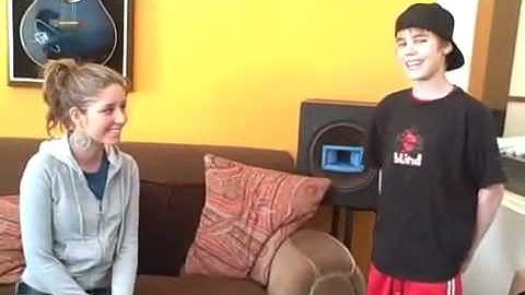 Justin flirting with Esmée Denters - Justin Singing.flv