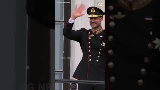 🚨 A New Era: King Haakon VIII Greets the Crowds Outside the Royal Palace! 🇳🇴👑 | SG News 🚨 A New Era: King Haakon VIII Greets the Crowds Outside the Royal Palace! 🇳🇴👑 | SG News