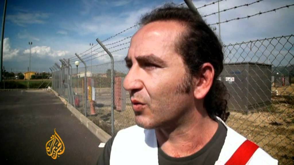 Thousands of refugees stranded in Italy