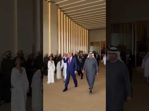 استقبال دختران اماراتی با رقص موی معروفشان در استقبال از ترامپ رئیس جمهور امریکا