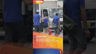 NGUY HIỂM RÌNH RẬP CÔNG NHÂN LEO RÀO DẢI PHÂN CÁCH ĐỂ QUA ĐƯỜNG