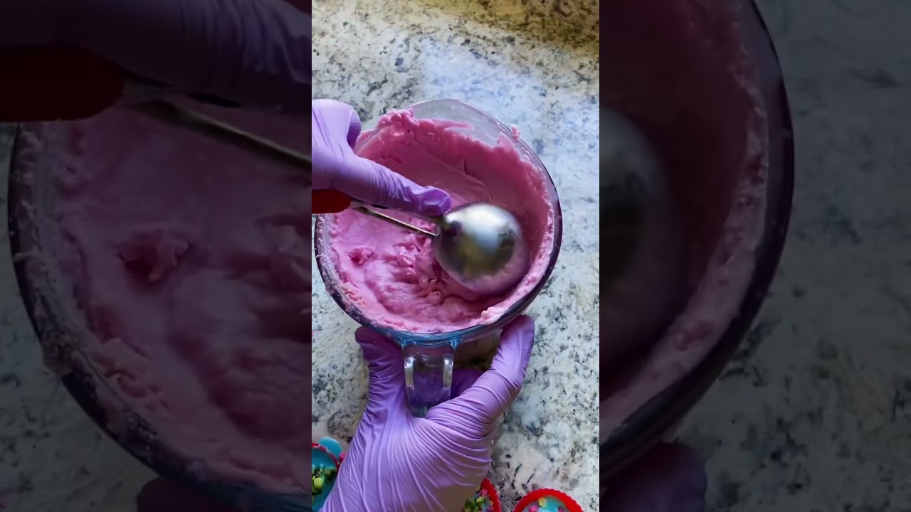 Bubblegum pink wax melt scoops 💓 