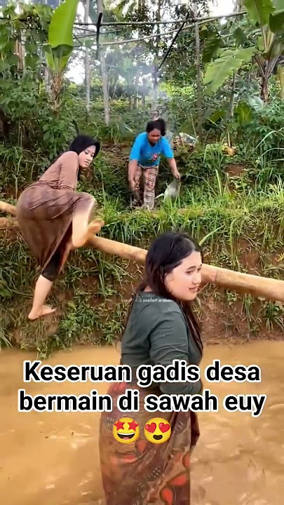 eru sekali gadis desa main di sawah euy 🤩😍 #shorts #viralshorts  #pedesaan #gadisdesa #jandadesa