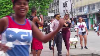 Velho Com Gata Novinha Na Rua Pegadinha