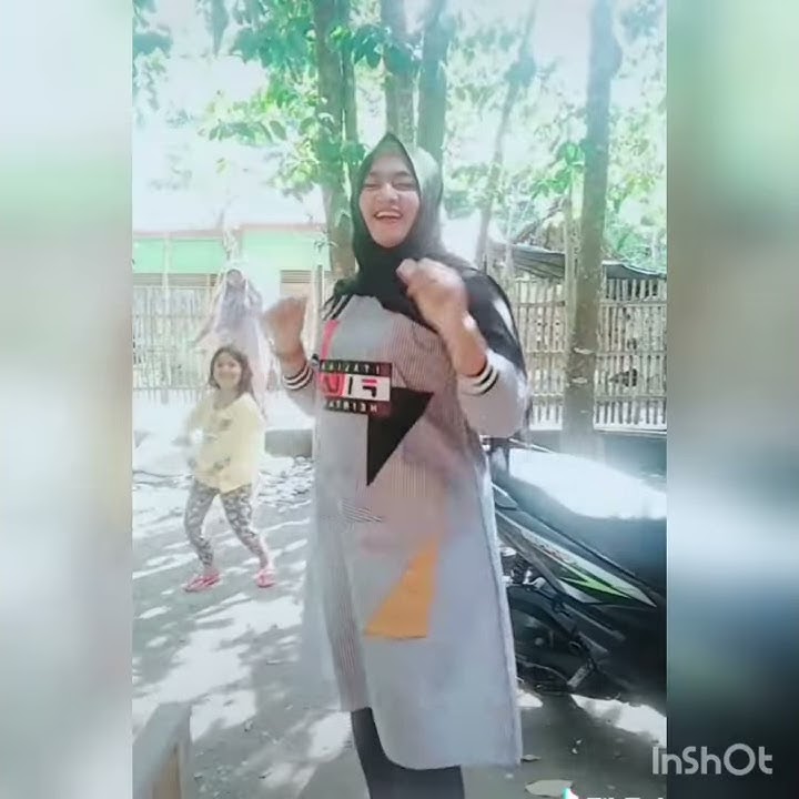 #Tiktok #BigoLive #Liveme #TanteHot #Goyang Tante semok Main tiktok part 6