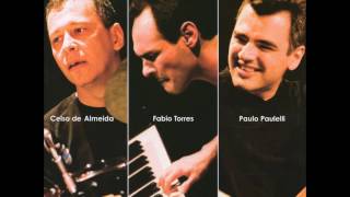 Celso de Almeida, Fábio Torres & Paulo Paulelli (2008)
01 Casa de Marimbondo 00:00
02 Flor 04:25
03 Curtains 09:52
04 De cara pro sol 16:39
05 Cadê a razão 21:59
06 Samba de Almeida 27:17
07 Espera 31:07
08 Vastidão 37:20
09 Lívia 42:47
10 De cabeça pra baixo 47:48
Celso de Almeida: Bateria
Fabio Torres: Piano
Paulo Paulelli: Baixo
Selo: Tratore Celso de Almeida, Fábio Torres & Paulo Paulelli (2008)
