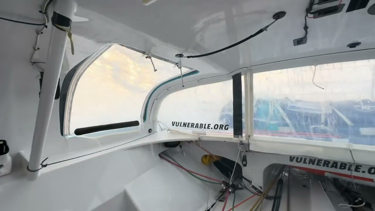 Ambiance tempête sur l'IMOCA de Thomas Ruyant !