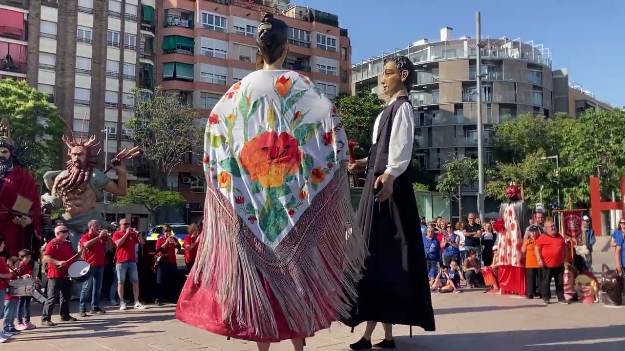 Els Gegants d'Ulldecona Ballen la Jota a les Festes de Santa Eulàlia d'Hospitalet