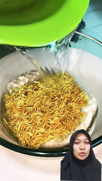 MIE KREMES ENAK KALO DIREBUS JADI KAYA GINI π€’ @erikakaa #food #miehomemade #noodles #eating