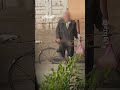 مسن يقوم بأفعال خادشة للحياء أمام مدرسة بنات بطلخا 
