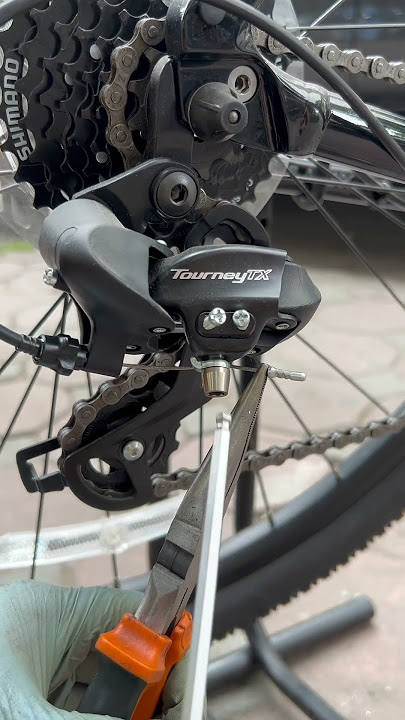 How to Tighten the Rear Derailleur Cable #cycling #cyclingtips #tipsandtricks #Biketips #DIYbike