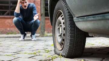 ¿Qué pasa si conduces rápido con una rueda pinchada?