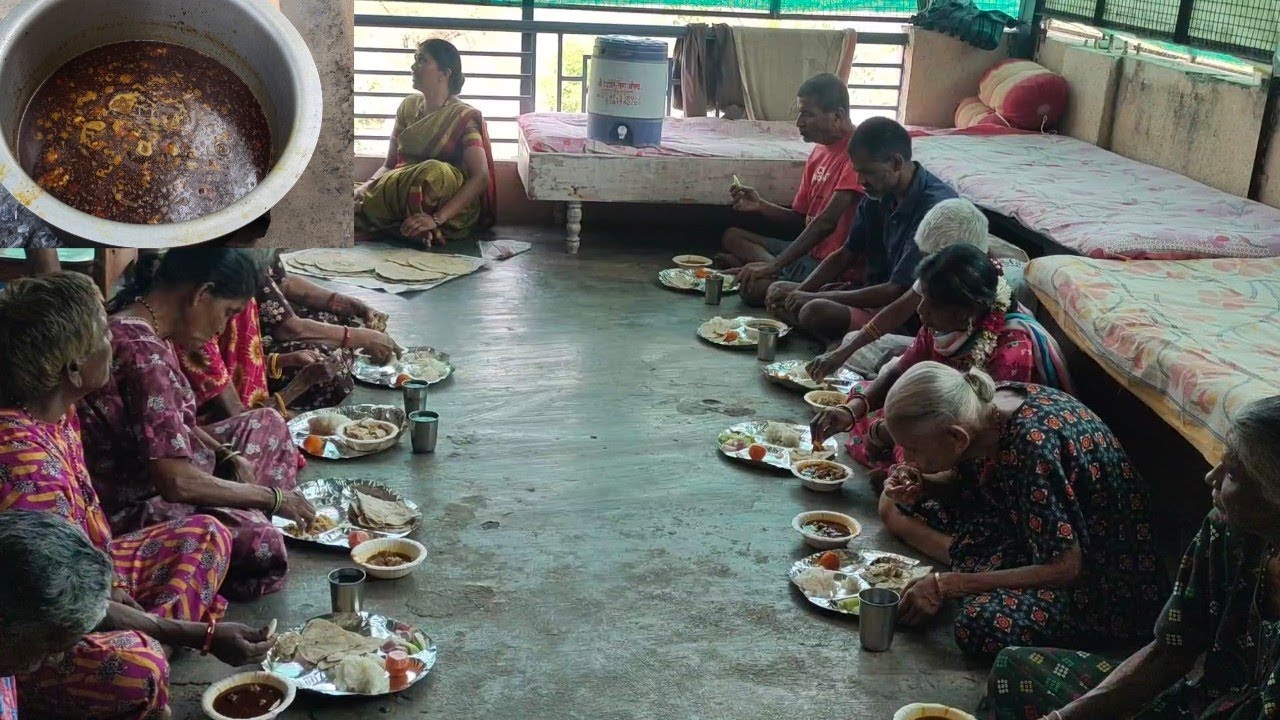 आजी आजोबांसाठी केले चुलीवरती गावरान मटण