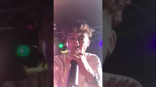 Norm Ender Konserde Izleyicinin Kamerasını Aliyor