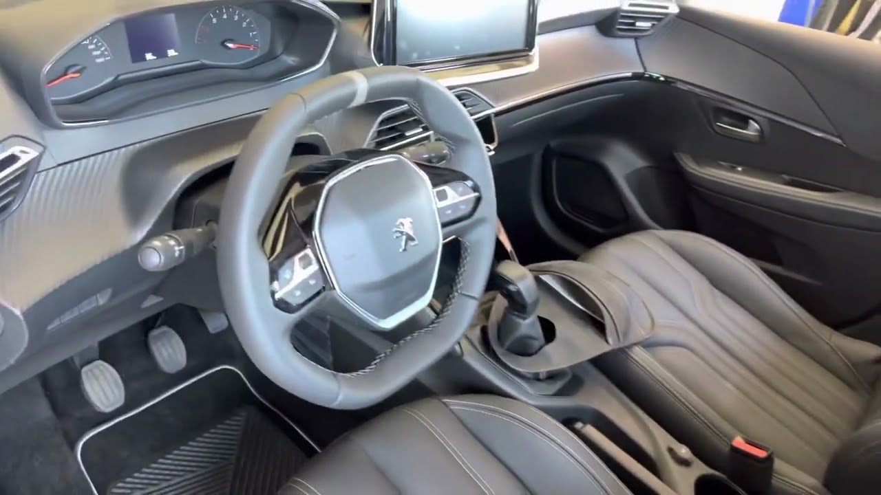 Novo peugeot 208 style com fizemos os bancos e volante personalizado