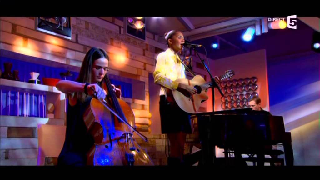 Sleduj AYO - Im Walking (live French TV) HQ na YouTube