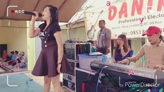 Cover live panggung danira ada dia (super emak)