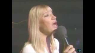 Mary Travers - Leaving On A Jet Plane (The Kingston Trio and Friends Reunion Concert   1982) chords