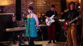 The Beehives - Hard To Handle (The Black Crowes/The Commitments/Otis Redding Cover)