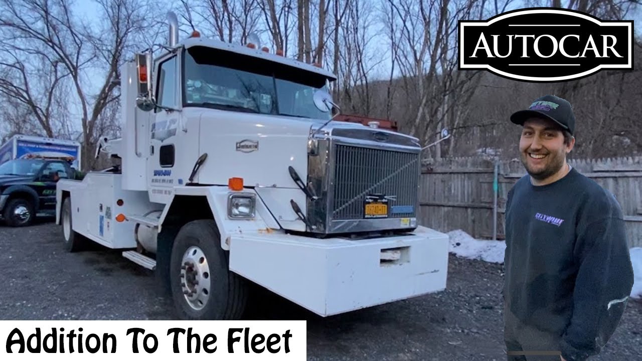 1991 Autocar Heavy Duty Tow Truck / Ready for Restoration and Repair