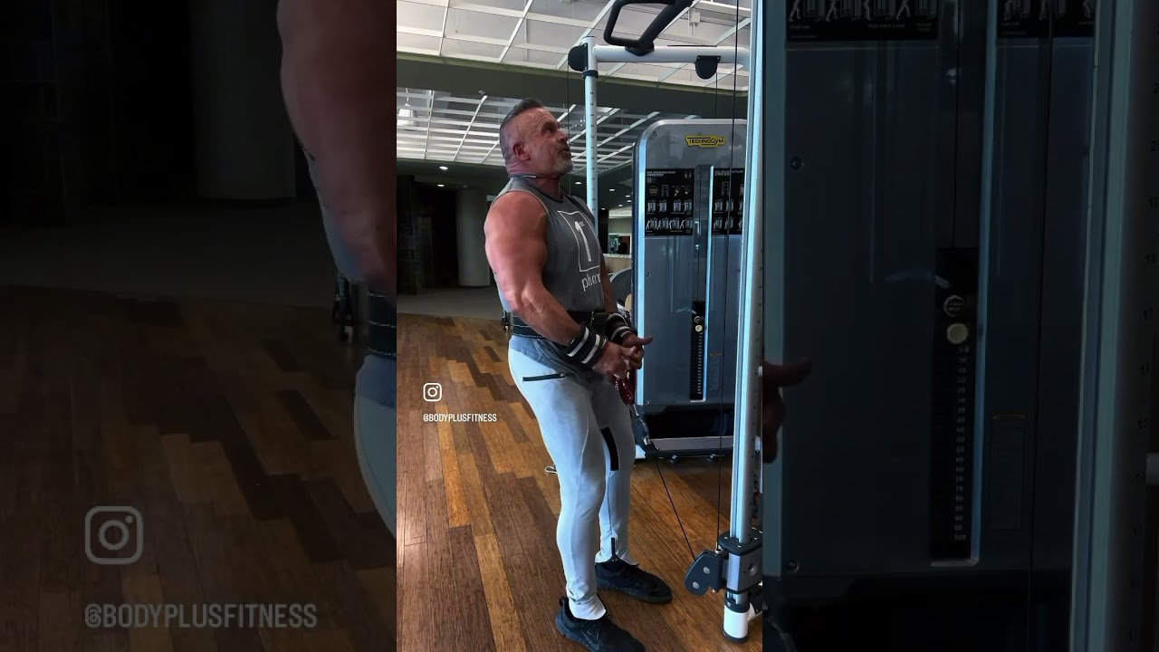 Try these paused cable shrugs for the ultimate in contraction of the traps.
