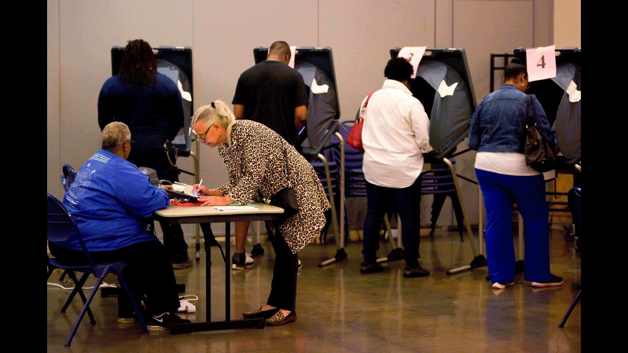 Early Voting Begins in Texas Primaries - YouTube