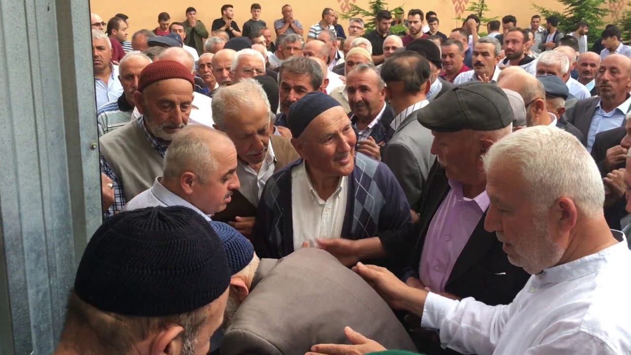 TOKAT NİKSAR GÖZPINAR KÖYÜ 2018 RAMAZAN BAYRAMI CAMİ ÖNÜ BAYRAMLAŞMA