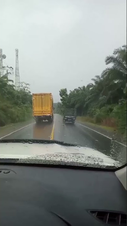 Story nyetir mobil sambil dengerin lagu Timur..