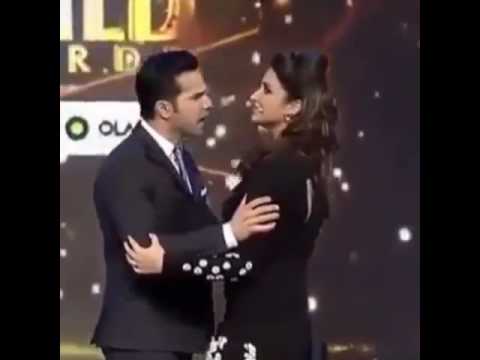 مضحك فارون دهون في حفل توزيع الجوائز