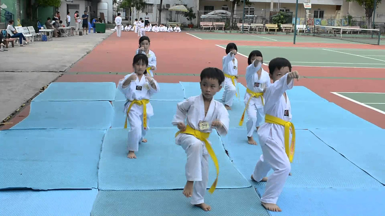 Thi lên đai xanh taekwondo châu đốc 2015 - youtube