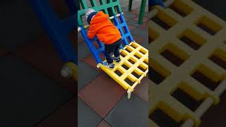 2018020301溜滑梯爬爬(2y0m14d)